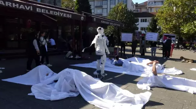 Arhavi'de Üniversite Öğrencilerinden Kefenli Protesto