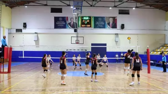 Aydın'da Yıldız Kızlar Voleybol Müsabakaları Başladı