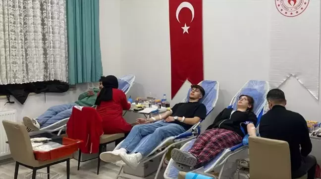 Gümüşhacıköy'de Öğrencilerden Kızılay'a Kan Bağışı