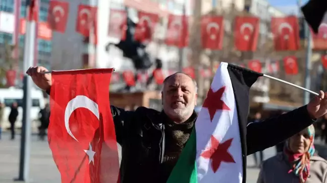 Kırşehir'de Suriyeliler Esad'ın Düşüşünü Lokum ile Kutladı