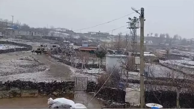 Diyarbakır'ın Çermik ilçesinde kar yağışı etkili oldu