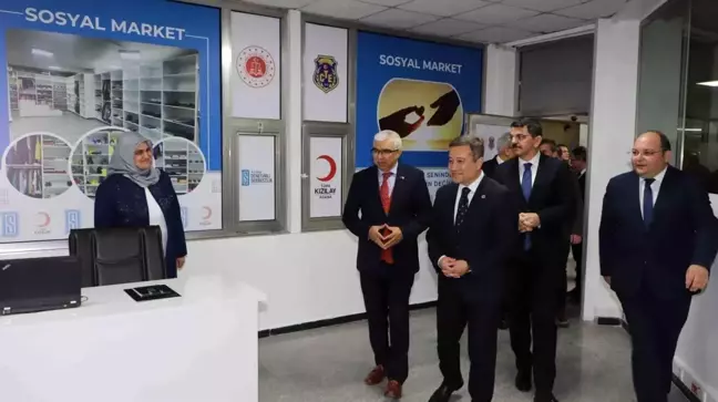 Adana'da 'Sosyal Market' Projesi Açıldı
