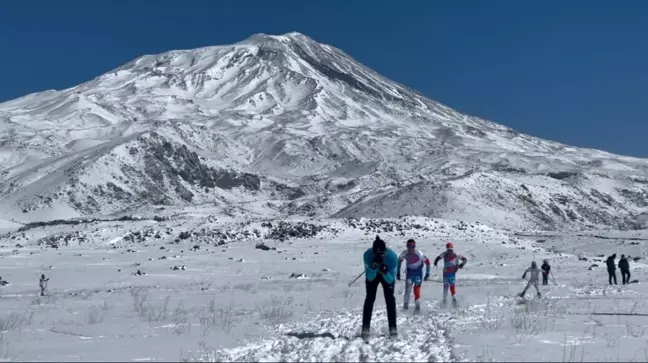 Ağrı Dağı'nda Kayak Keyfi: Sporcular Unutulmaz Bir Deneyim Yaşadı