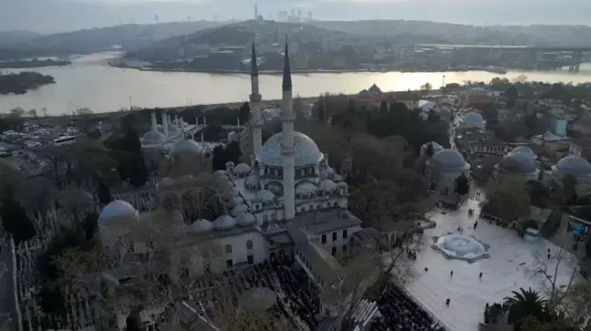 Ramazan Bayramı'nda Eyüpsultan Camii'nde Yoğunluk