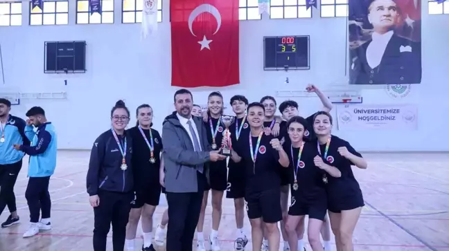 Kastamonu Üniversitesi Kadın Futsal Takımı Namağlup Şampiyon Oldu