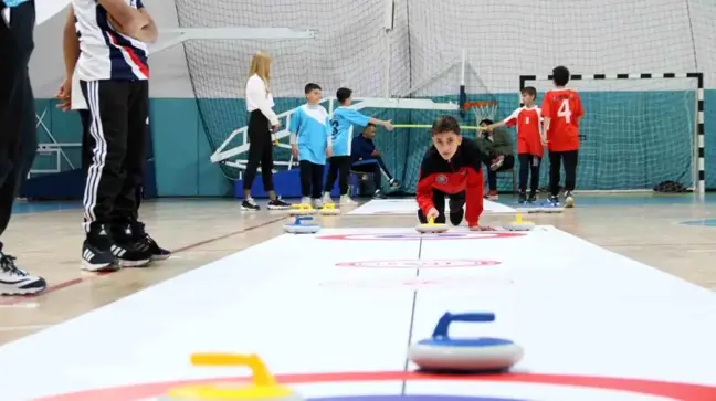 Elazığ'da Floor Curling Müsabakaları Başarıyla Gerçekleşti