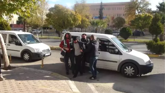 Kaçtığı Otomobille Polis Aracına Çarpınca Yakalandı