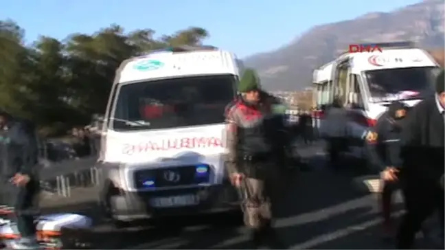 Köyceğiz'de Iki Minibüs Kaza Yaptı: 9 Yaralı
