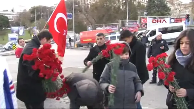44 Şehit Için 44 Bin Çiçek