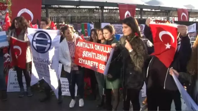 Antalyalı Öğrenciler, Şehitler Tepesi'ni Ziyaret Etti