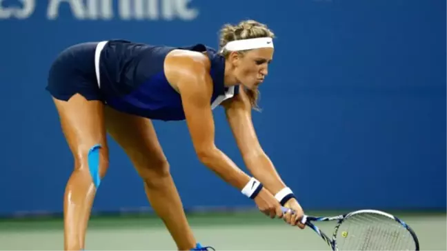 Azarenka Anne Oldu