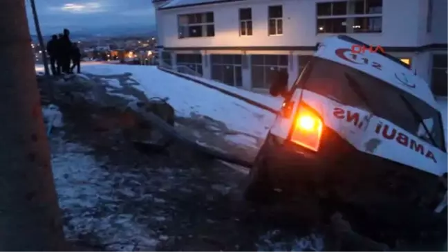 Tavşanlı Ambulans Kaza Yaptı: 5 Yaralı