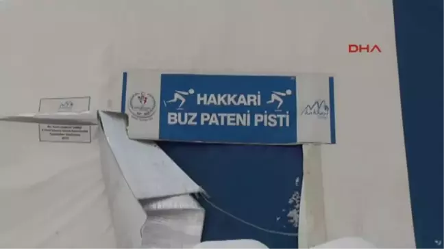 Hakkari'de Buz Pateni Pistinin Çatısı Çöktü