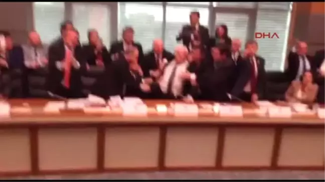 TBMM Anayasa Komisyonu'nda Kavga Çıktı