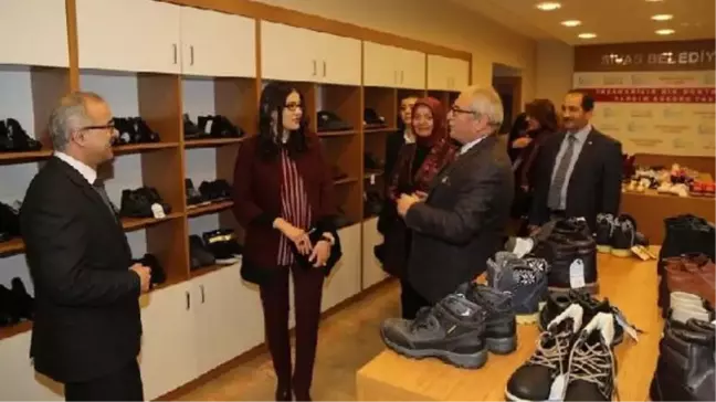 Vali Gül'ün Eşinden Gıda Bankasına Ziyaret