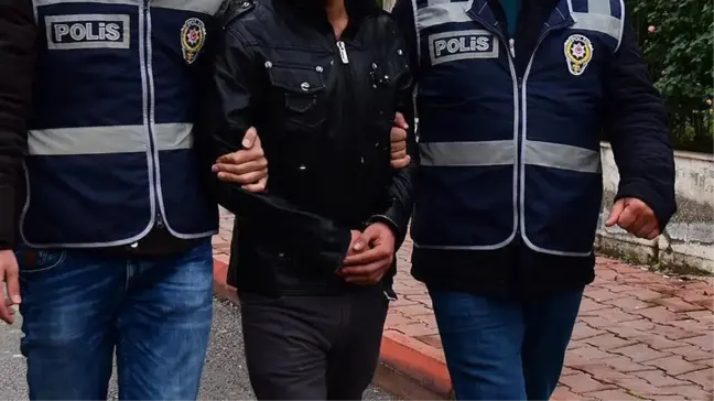 Mersin'de CHP Gençlik Kolları Yöneticilerine Duvar Yazısı Operasyonu