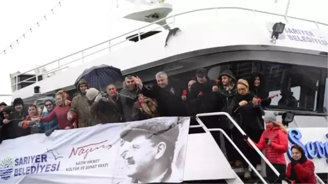 Ek Görüntü ve Bilgilerle)nazım Hikmet 115'inci Yaş Gününde Denize Karanfiller Bırakılarak Anıldı