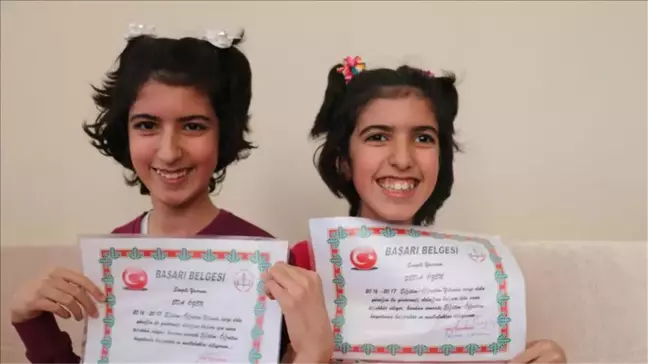 Sp'li İkizler Evde Karne Heyecanı Yaşadı
