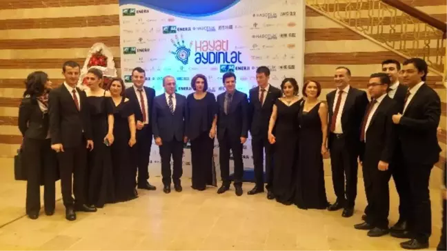Hayatı Aydınlat' Konserinde Özel Çocuklara Destek