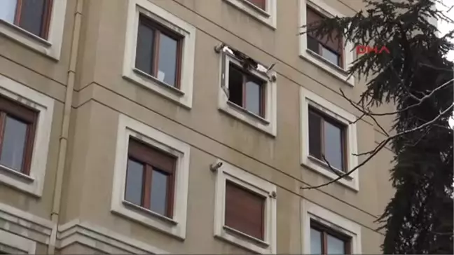 Taraftar Grubundan Atılan Havai Fişek Dairenin Penceresine İsabet Etti