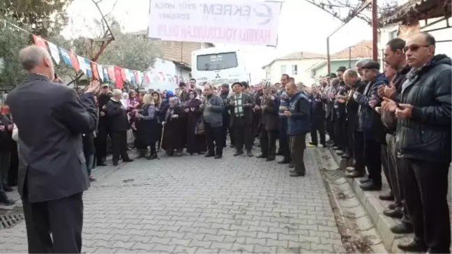 Burhaniye'de Umreciler Dualarla Uğurlandı