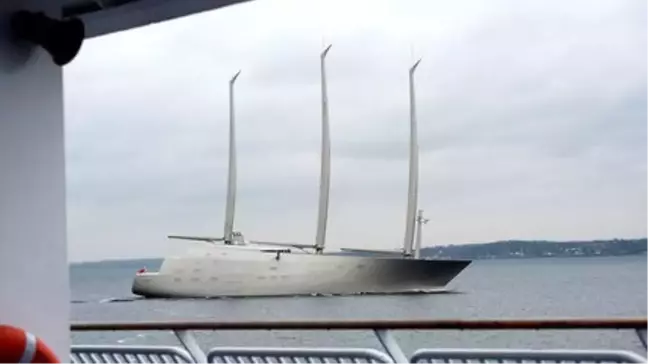 Dev Yat 'Sailing Yacht A' Suya İndi