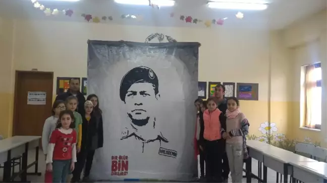 Öğretmenler Ömer Halisdemir'in Siluetini Yaptı
