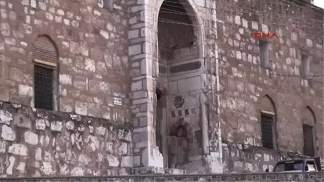 Manisa Tarihi Ulucami'nin Duvarlarında Rutubet ve Çatlaklar