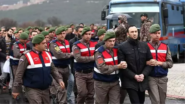 Darbeci Askerlere İdam İpli ve Yumurtalı Protesto (3)