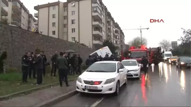 Ümraniye'de Çevik Kuvvet Otobüsü Devrildi: 5 Yaralı