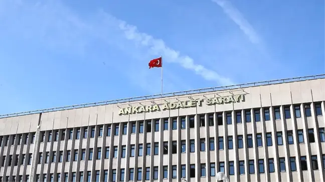 Darbeci Emniyet Müdürü Silah Dolabını Kilitleyip