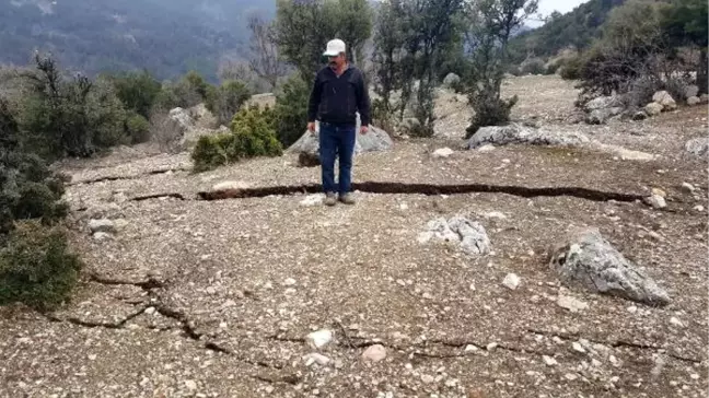 Dha Yurt: Kumluca'da Heyelan Nedeniyle 12 Boşaltılacak