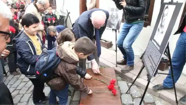 Eskişehir'de, Tayfun Talipoğlu Daktilo Müzesi Önünde Tören