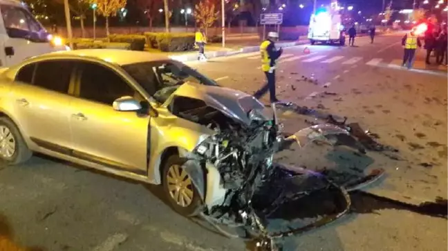 Elazığ'da Otomobil Ambulansa Çarptı: 2 Yaralı