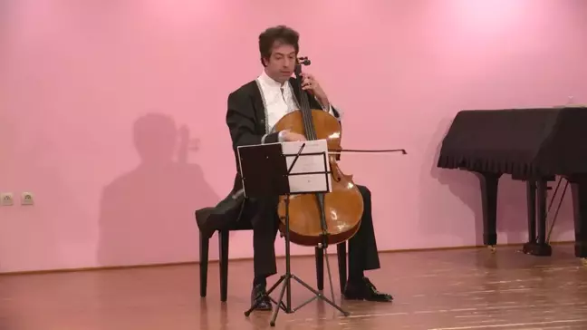 Bach'ın Çello Süitlerinden Seçki