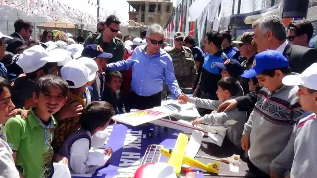 Hakkari'de Ters Lale Şenliğine Büyük İlgi