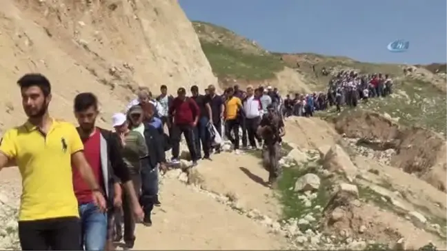 Türk Bayrağını Alan Yürüyüşe Katıldı