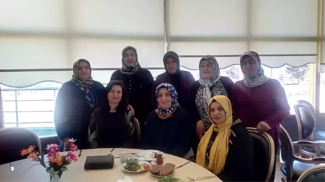 Başkan Çelik'in Eşi İkbal Çelik, Ak Partili Kadınlarla Bir Araya Geldi