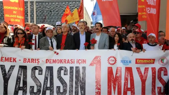 Dha İstanbul- (Ek Görüntü ile Geniş Haber) 1 Mayıs Tertip Komitesi, Kazancı Yokuşu'nda Anma Yaptı