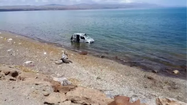 Ahlat'ta Trafik Kazası: Dede Öldü, 2 Torunu ve Gelini Yaralı