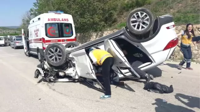 Otomobil,kamyonete Çarptı: 4 Yaralı