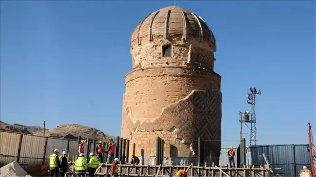 Dha Yurt;tarihi Zeynel Bey Türbesi 4 Saatte Yerine Ulaştı