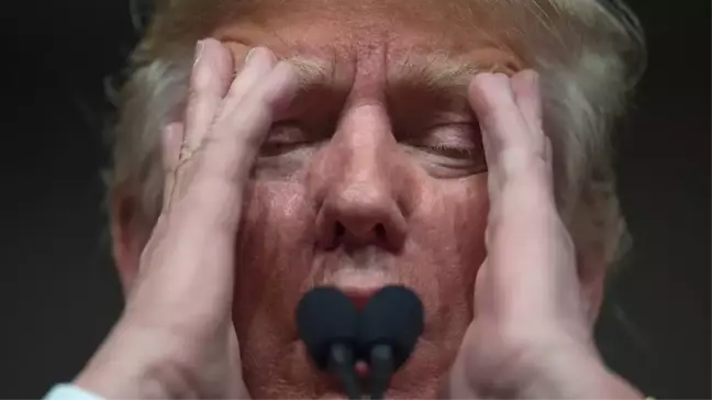 Kovulan Fbı Başkanı Comey'nin Tutanakları Trump'ı Başkanlıktan Edebilir Mi?