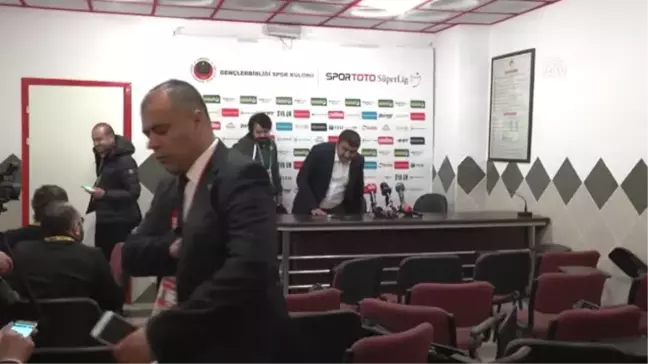 Ümit Özat: