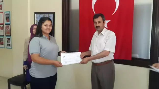 Bilgisayar Okur Yazarlığı Kursiyerlerine Sertifika Töreni