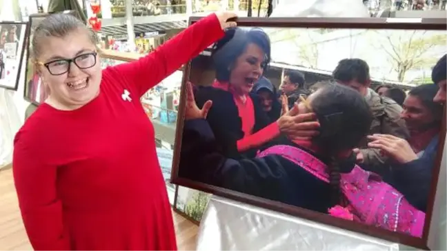 Dha İstanbul - Hülya Koçyiğit'e Birlikte Fotoğraf Çektiren 'Özel Öğrencilerden', 'Geçmiş Olsun'...