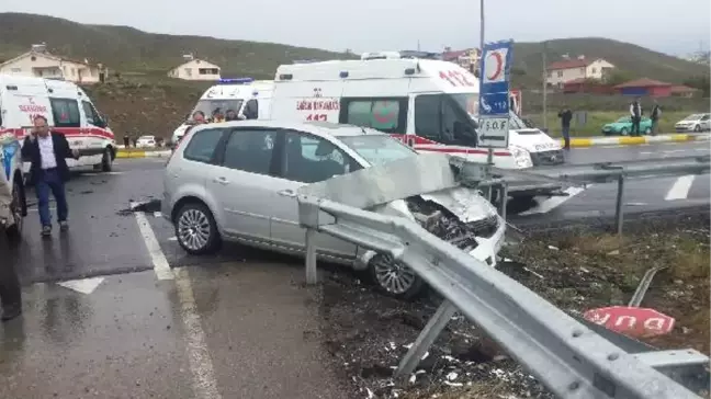 İki Otomobil Çarpıştı: 1 Ölü, 3 Yaralı