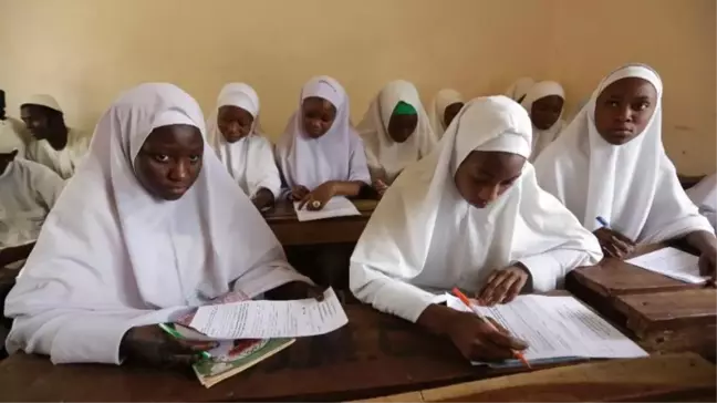 Güney Afrika'da Bir Okuldaki Başörtü Düzenlemesi