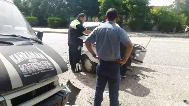 Otomobil Park Halindeki Minibüse Çarptı: 1 Ölü
