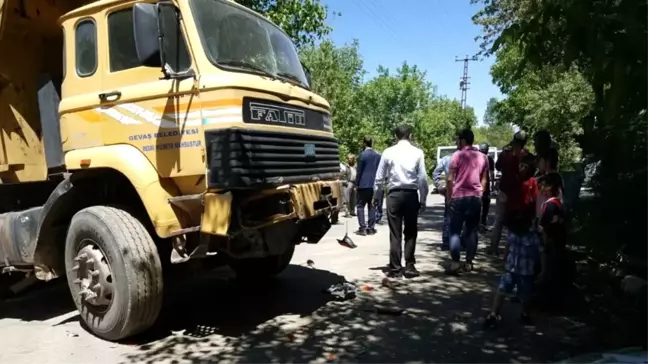 Gevaş'ta Trafik Kazası Ucuz Atlatıldı